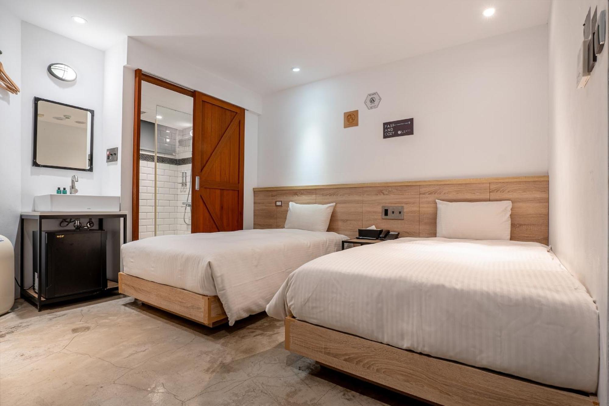 Chase Hotel Taichung Esterno foto