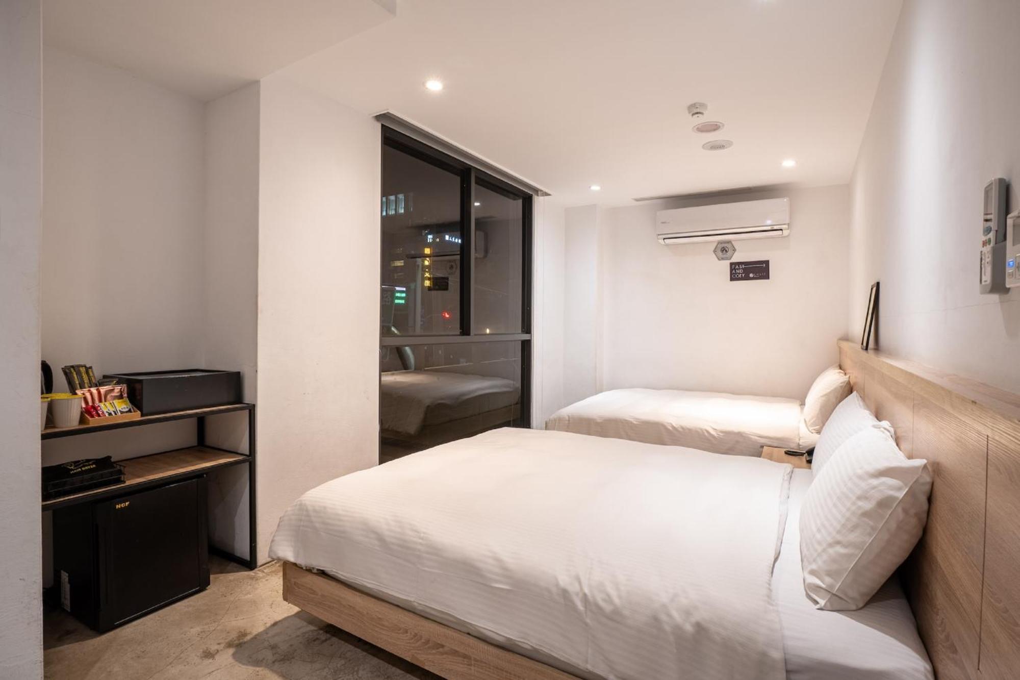 Chase Hotel Taichung Esterno foto