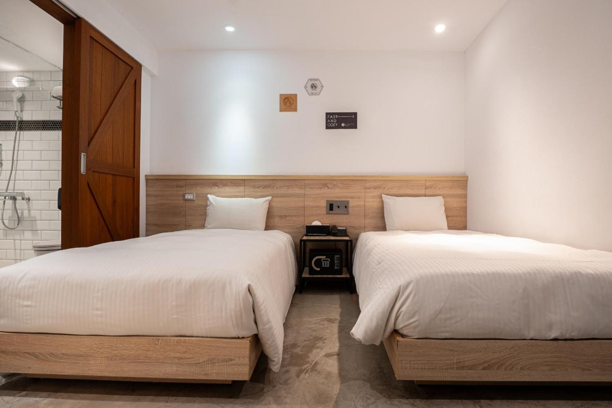 Chase Hotel Taichung Esterno foto