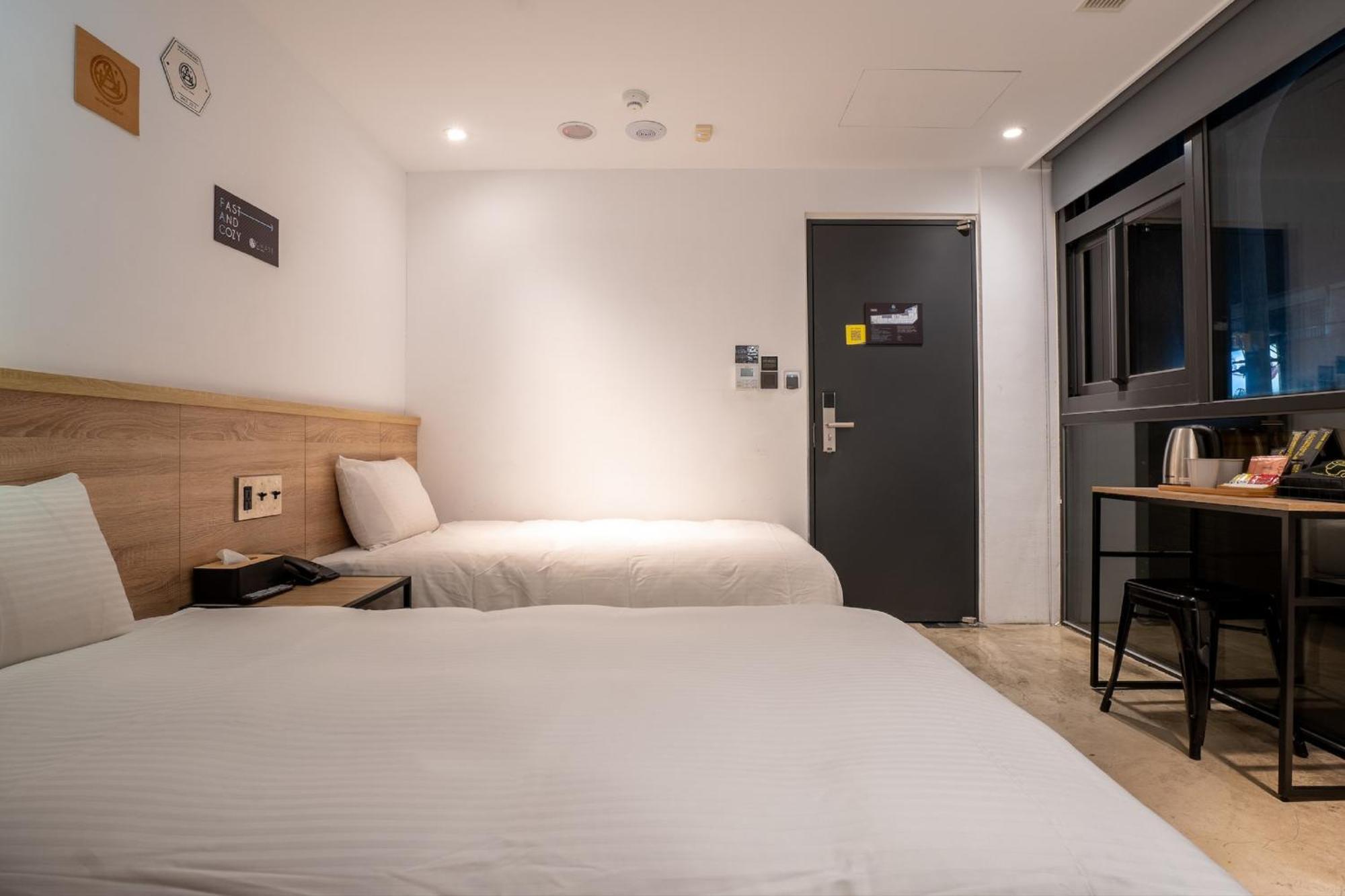 Chase Hotel Taichung Esterno foto