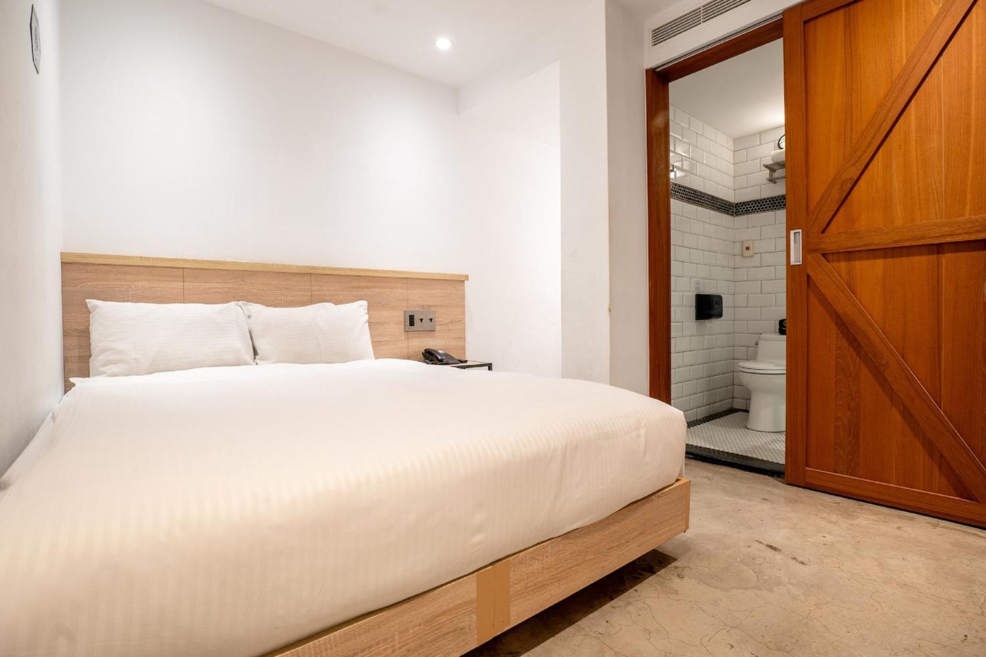 Chase Hotel Taichung Esterno foto