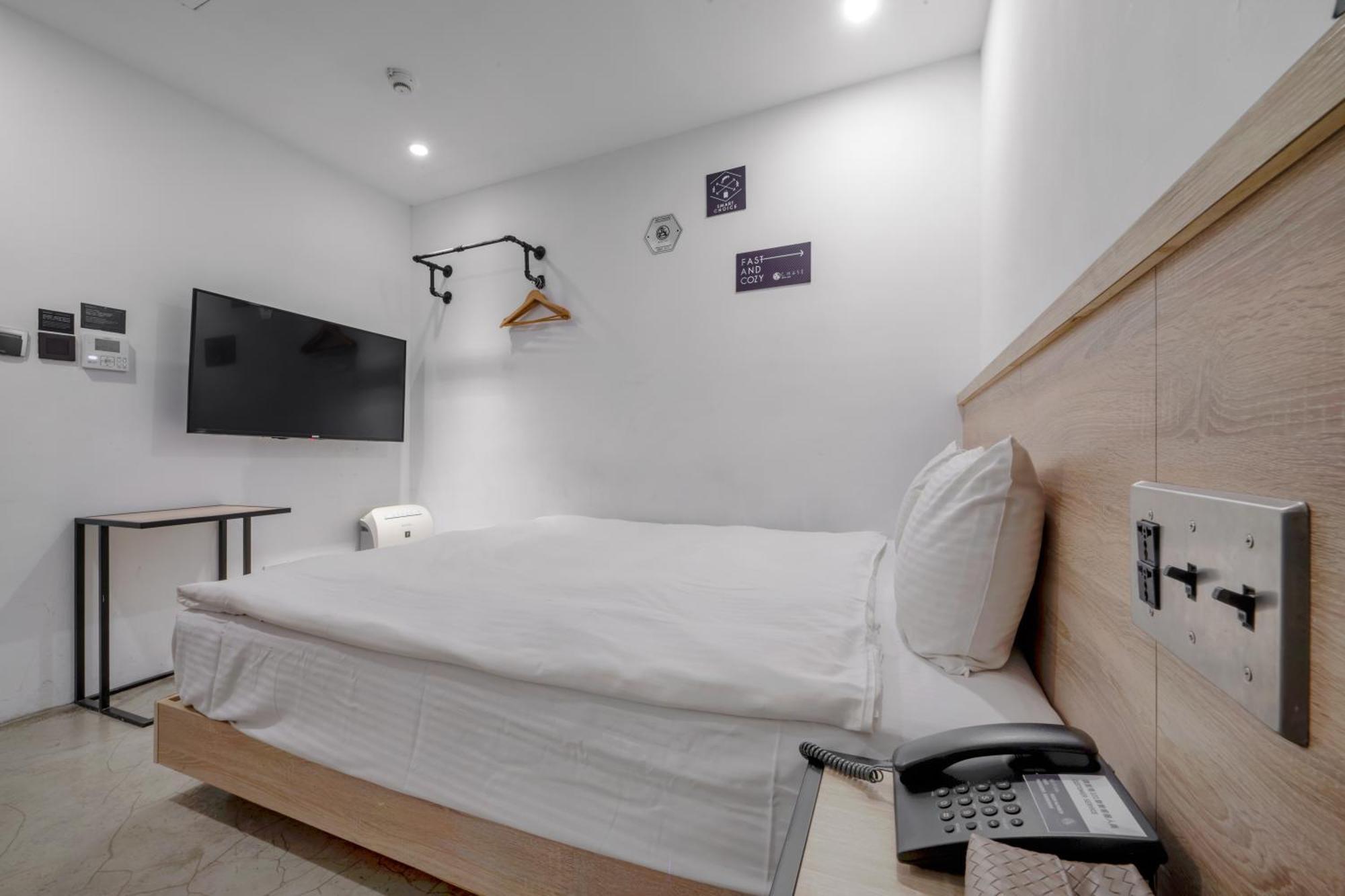 Chase Hotel Taichung Esterno foto